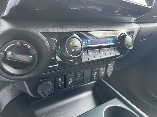 Toyota Hilux 2.4D 4x4 Double Cab Comfort *2xPDC*CAM*SHZ