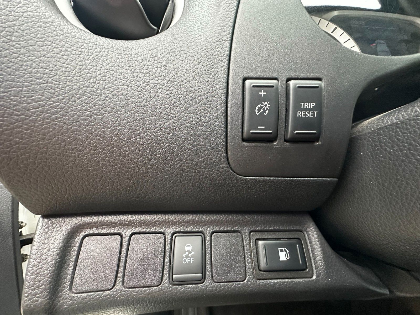 Fahrzeugabbildung Nissan Navara NP300 Acenta King Cab 4x4