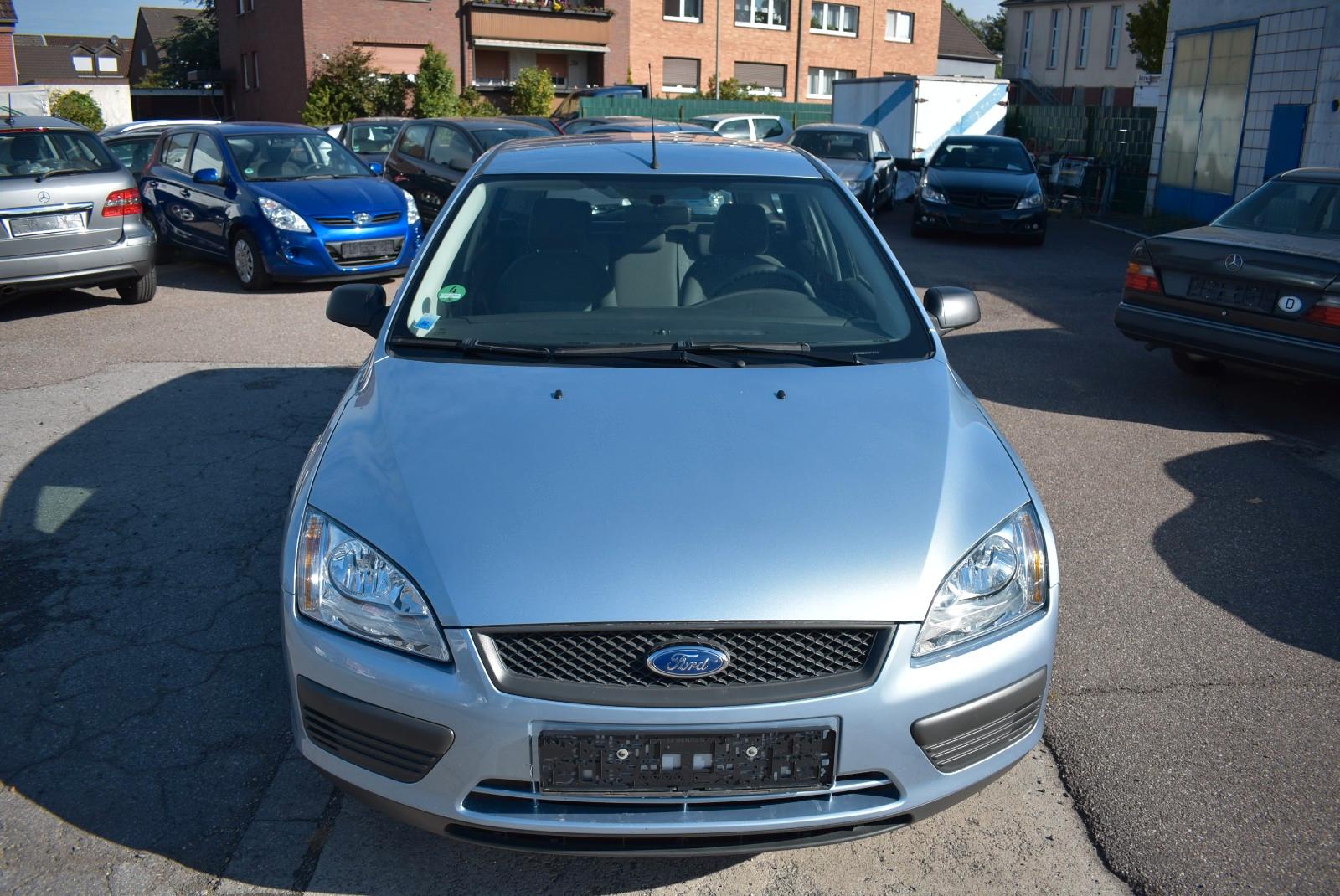 Ford Focus 2006 — rear view