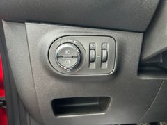 Fahrzeugabbildung Opel Corsa E 1.4 Color Edition AppleCarPlay Sitzhzng