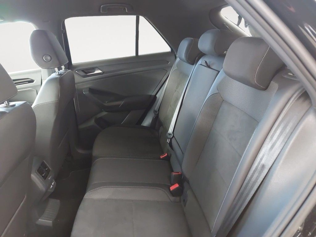 Fahrzeugabbildung Volkswagen T-Roc 1.5 TSI DSG R-Line AHZV