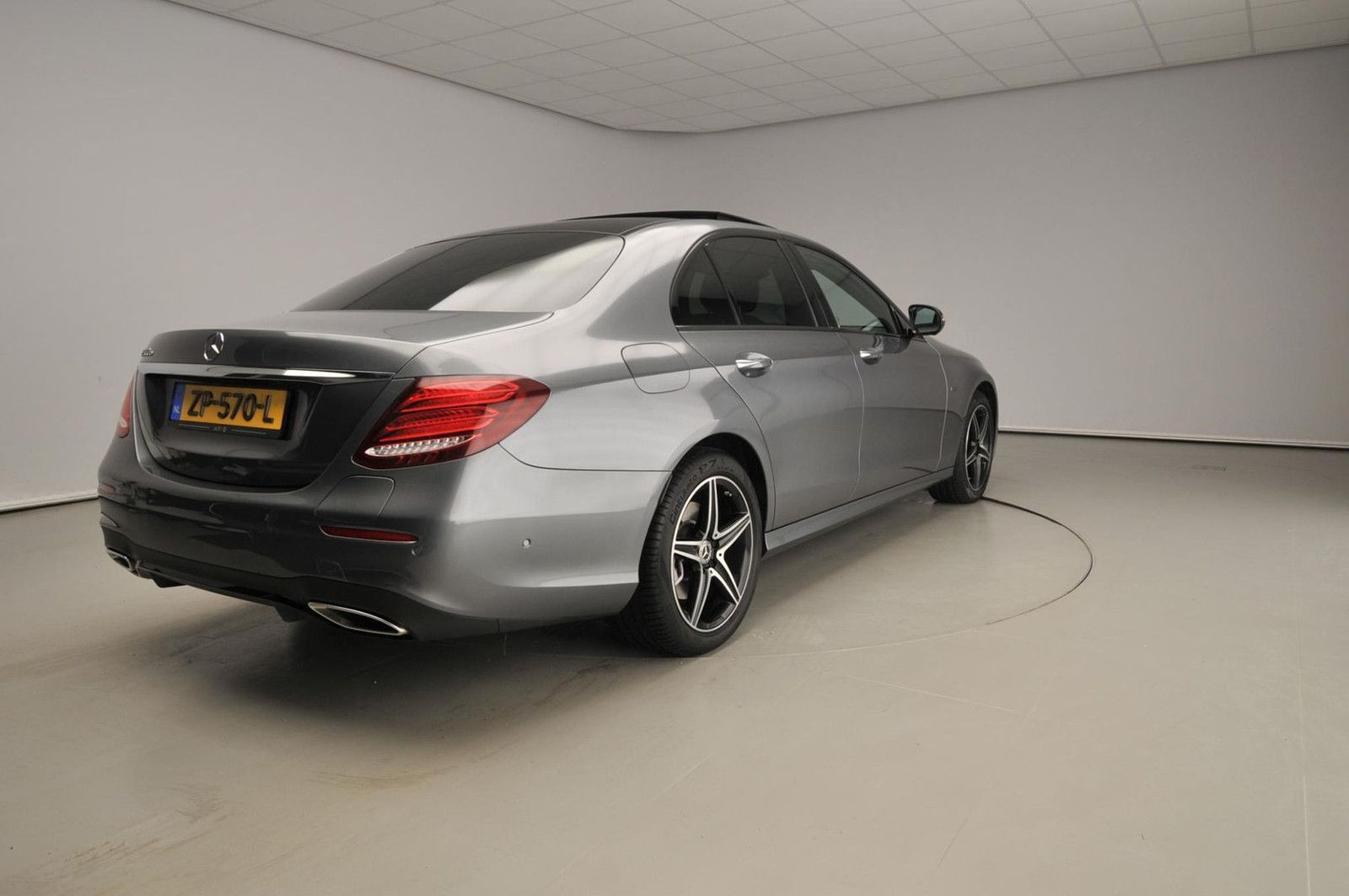 Mercedes-Benz E 300 e Premium Plus | Pano | 360 cam | HUD | lu imagem 2