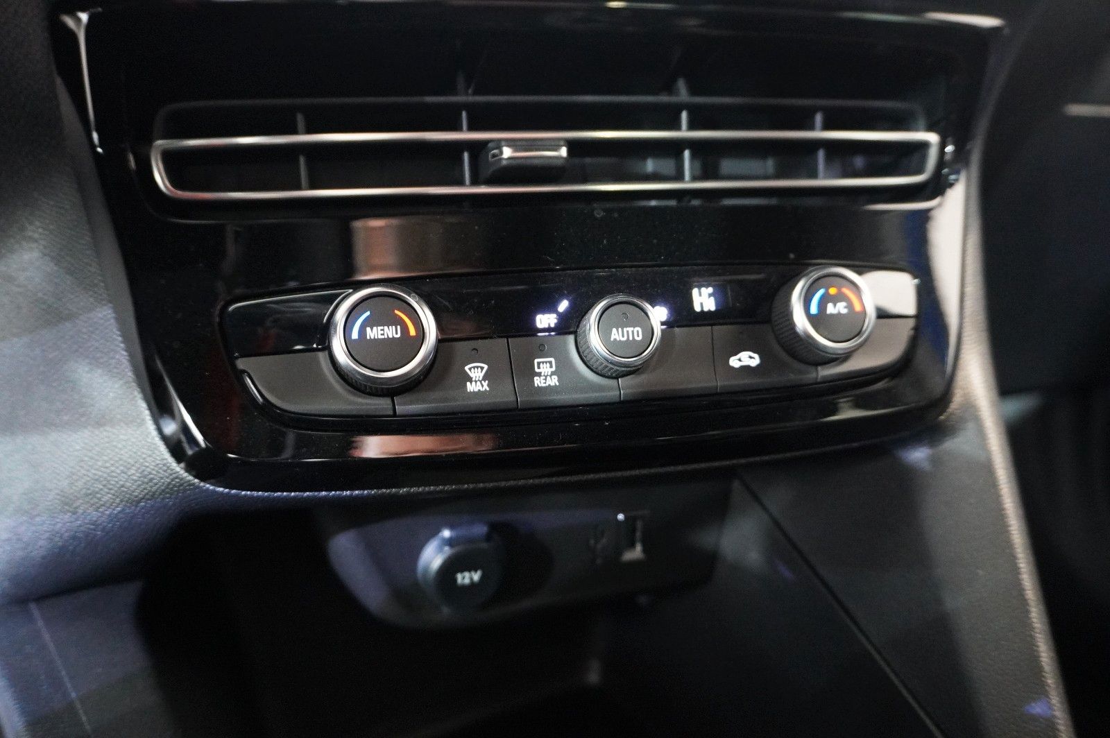 Fahrzeugabbildung Opel Mokka GS SPORT 1.2T NAVI/LED/KAMERA/SPORT/VIRT.