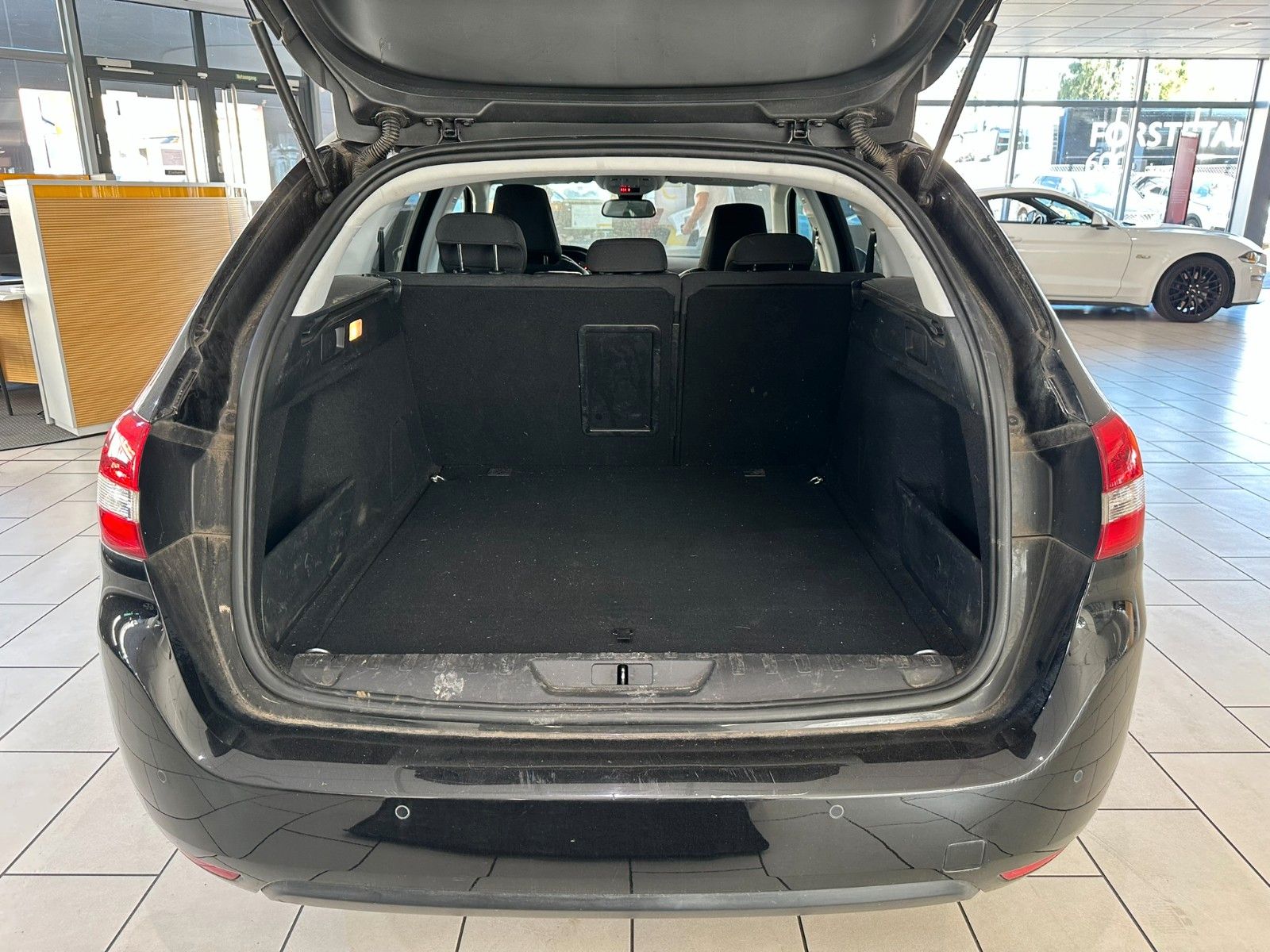 Fahrzeugabbildung Peugeot 308 SW Allure 1.5D NAVI/LED/PDC/ALU/R´CAM