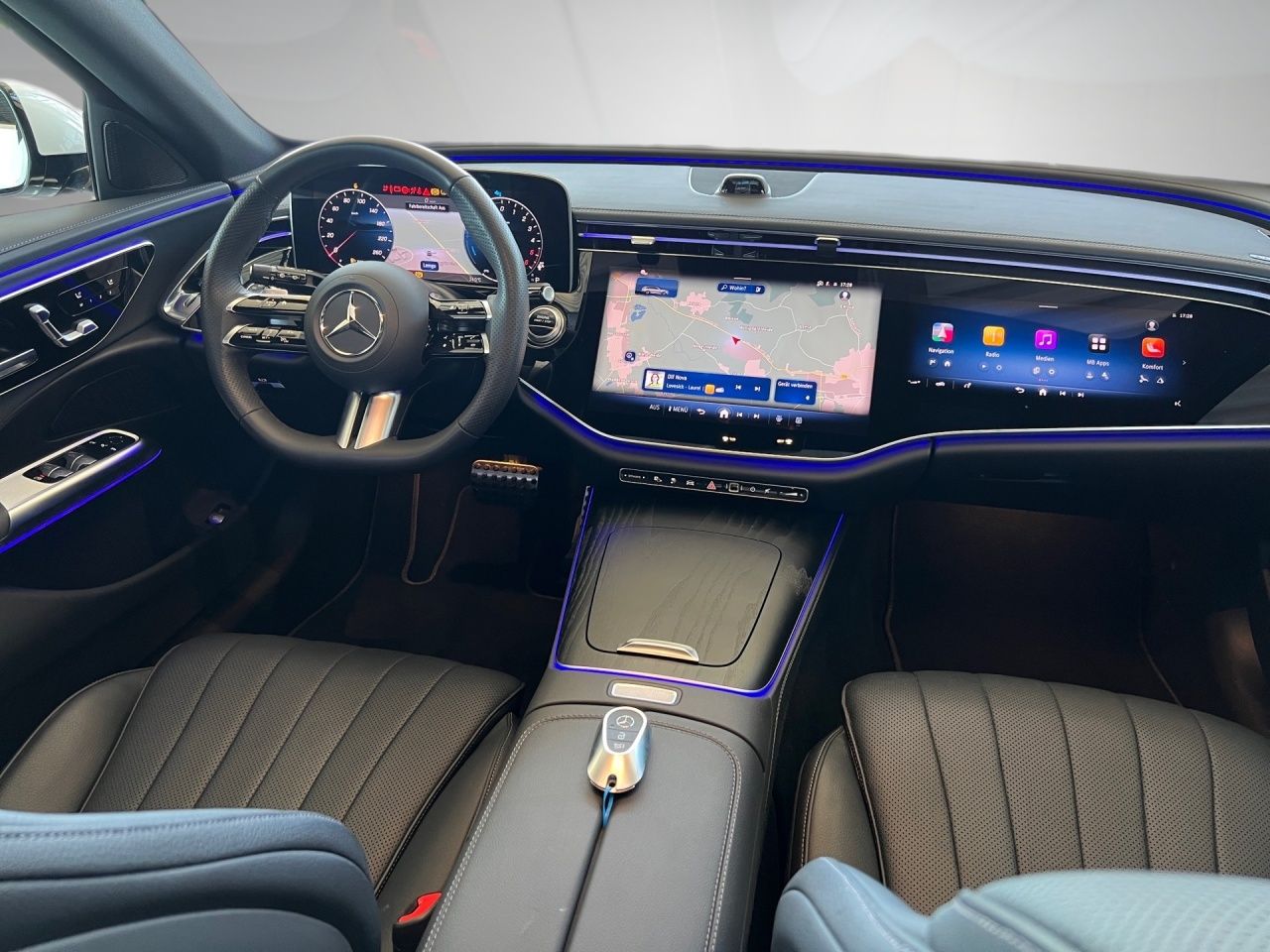 Mercedes-Benz E 300 T de 4M AMG Massage Sitzklima Superscreen foto 25