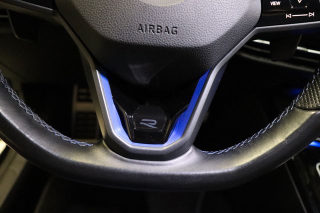 Fahrzeugabbildung Volkswagen Golf VIII Lim. R 4Motion|MATRIX|H/K|DCC|AMBIENTE