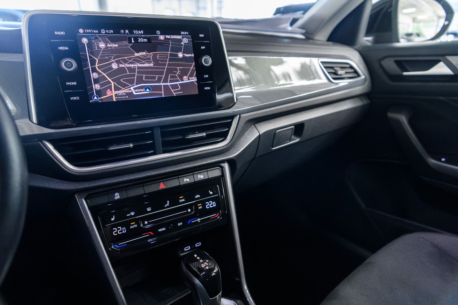 Fahrzeugabbildung Volkswagen T-Roc Style 2.0l TDI DSG + Navi + ACC + Keyless