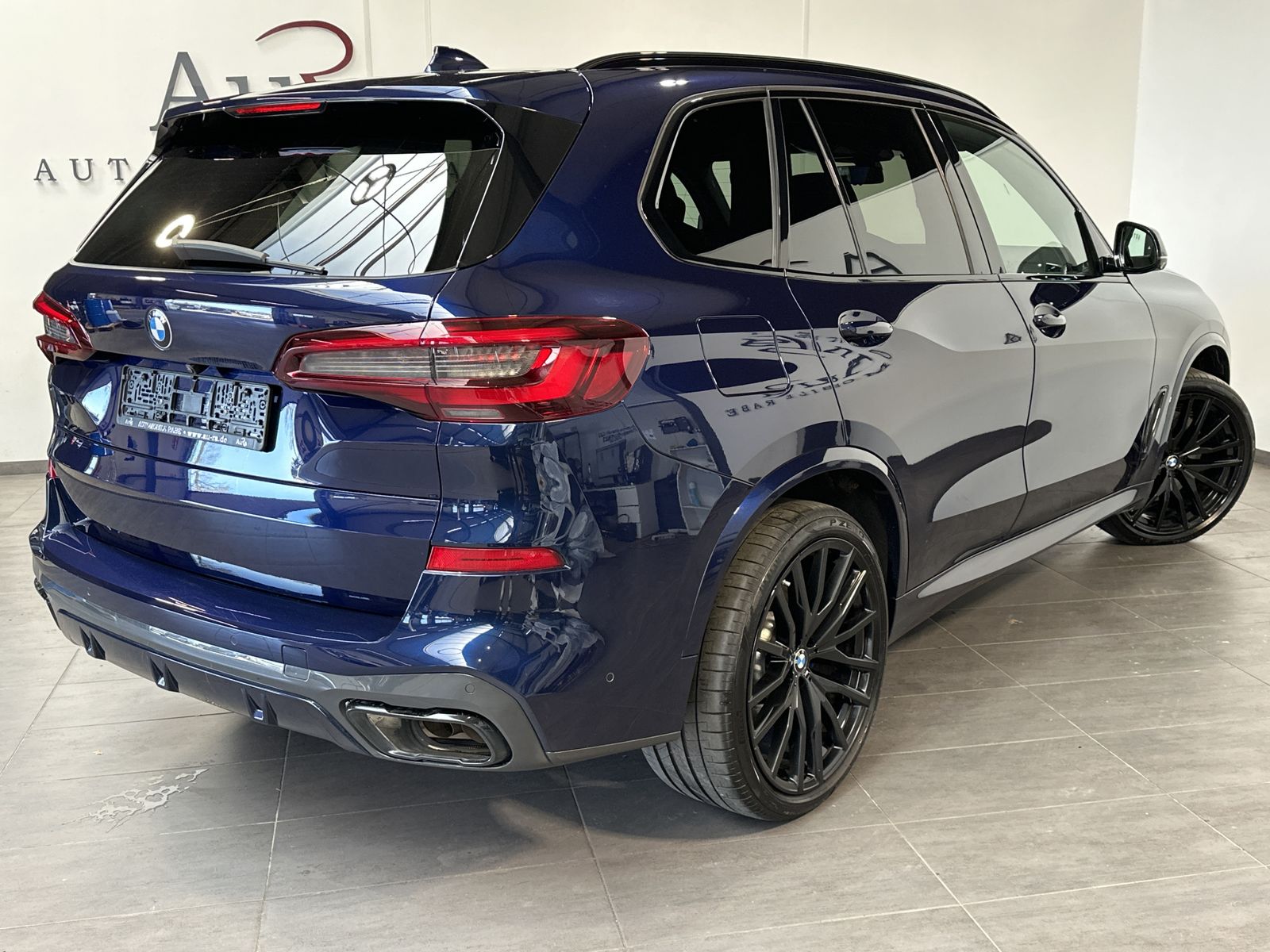 Fahrzeugabbildung BMW X5 M50i NAV+LED+ACC+HEAD-UP+360°+STANDHZG+22ZOLL