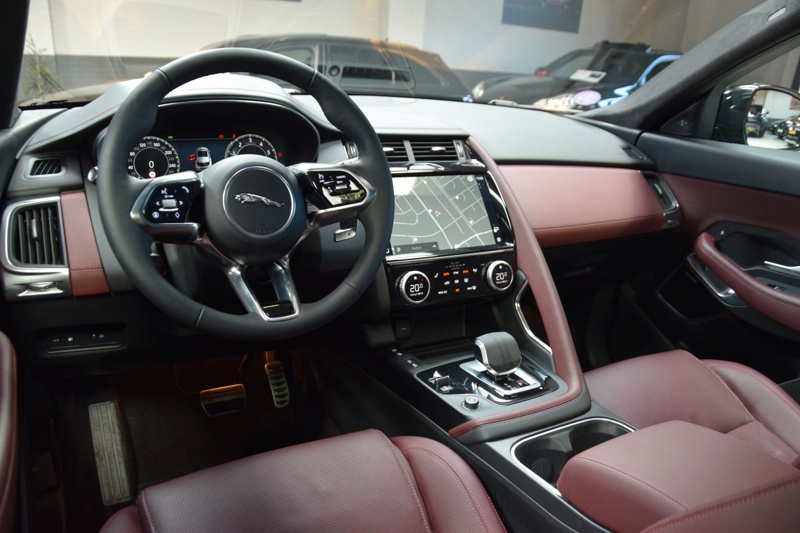 Jaguar E-Pace P270e R-DYNAMIC HSE AWD Auto VOLL 1-Hand imagem 3
