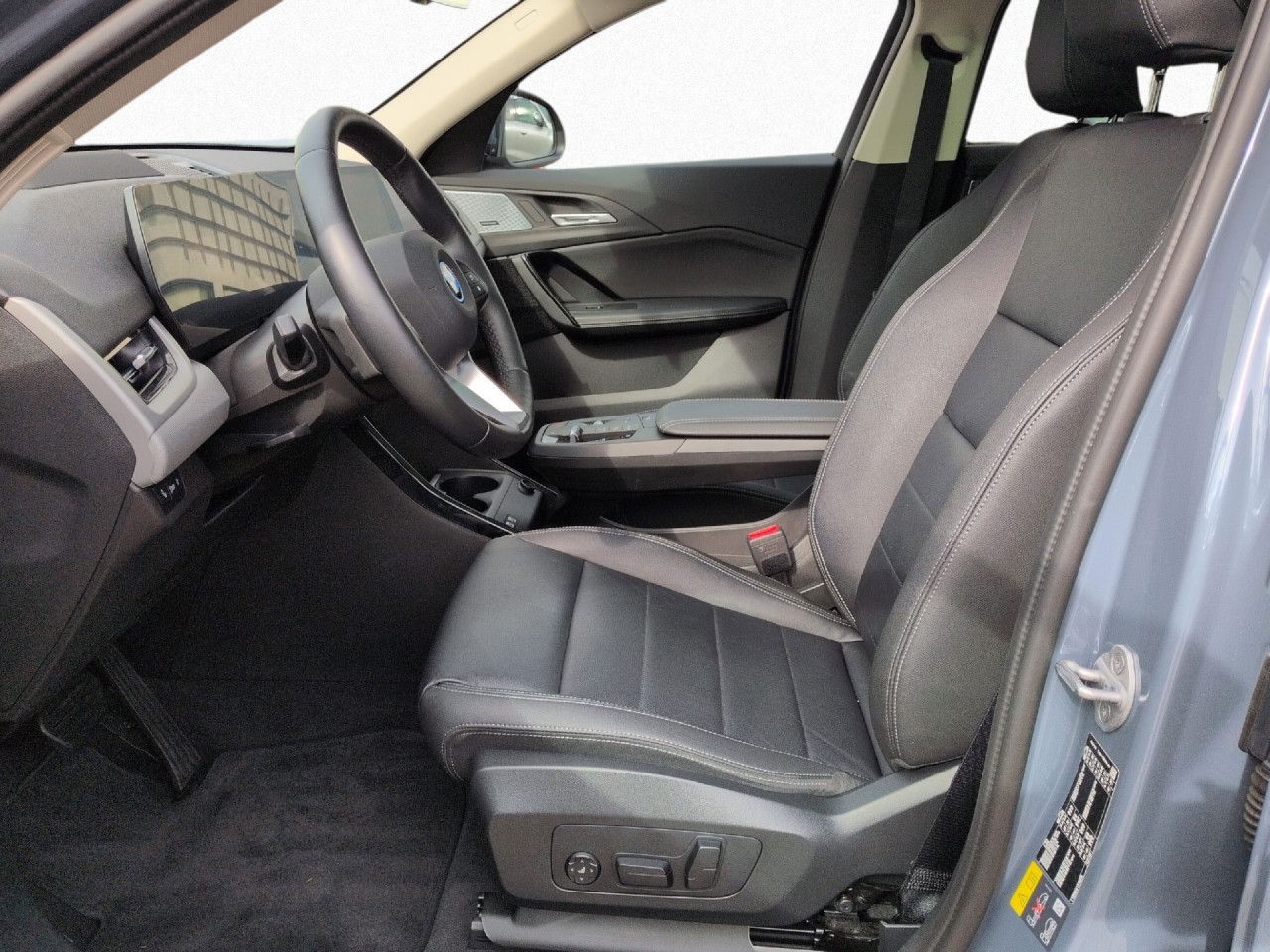 BMW iX2 - Bild 12