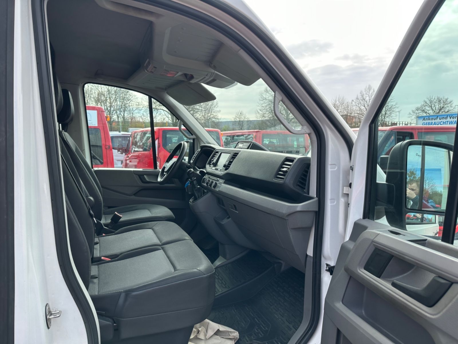 Fahrzeugabbildung Volkswagen Crafter 50 Kasten  *Mittellang* Hochdach* RWD*