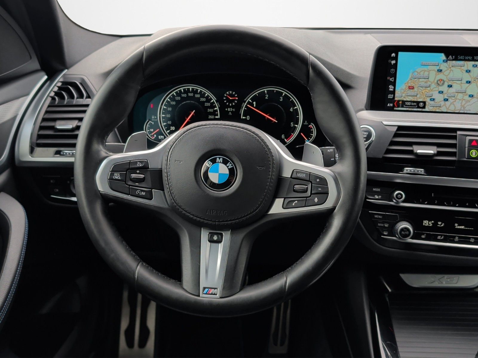 Fahrzeugabbildung BMW X3 30D XDRIVE M SPORT SHADOW AHK 20" LED LEDER