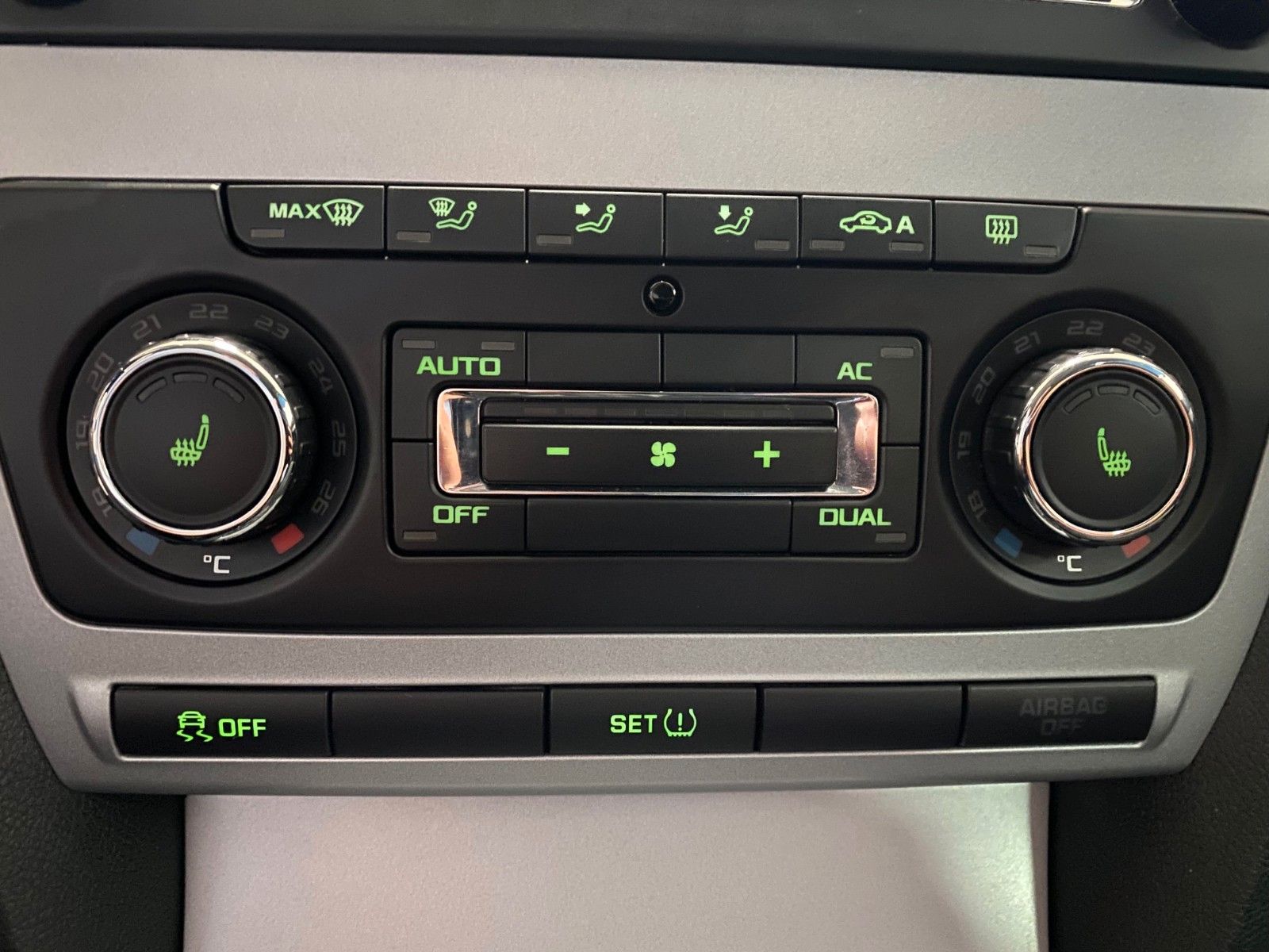 Fahrzeugabbildung SKODA Octavia 1.2 TSI Ambition Combi+SITZHEIZUNG+KLIMA