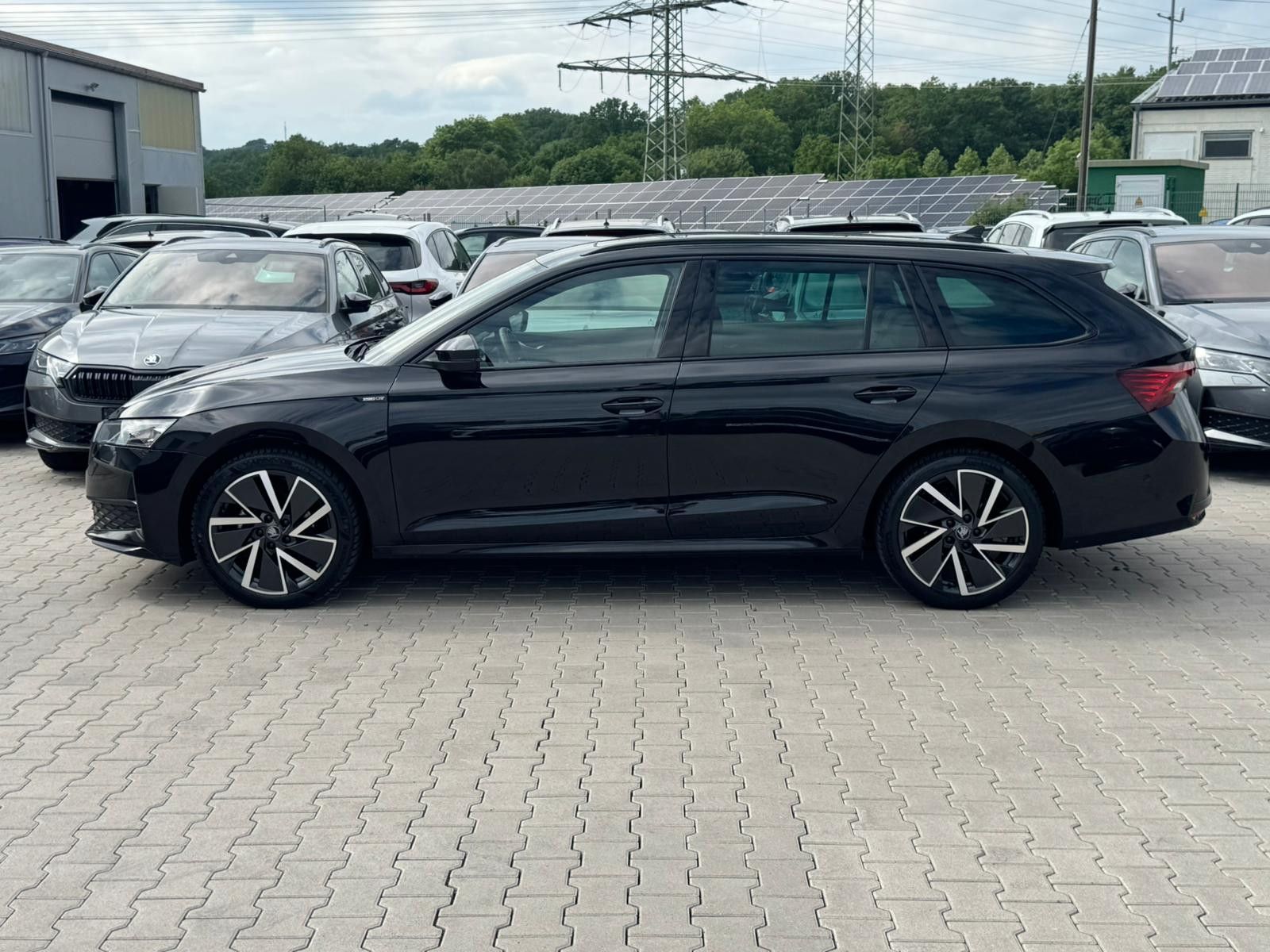 Fahrzeugabbildung SKODA Octavia 2.0 DSG Sportline MATRIX*PANO*CANT.*5J.G