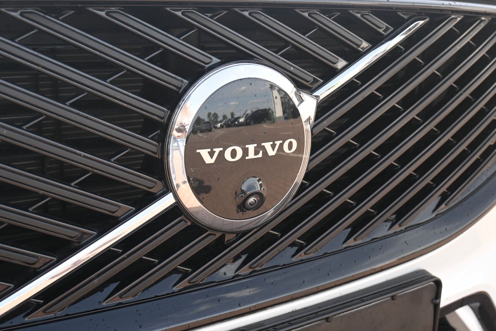 Fahrzeugabbildung Volvo XC60 T8 RC AWD Ultra Dark**360*LUFT*B&W*FACELIFT