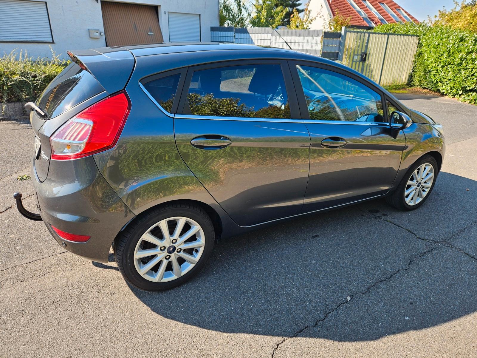 Ford Fiesta Titanium*KeylessGo*AHK*TÜV*Wie Neu
