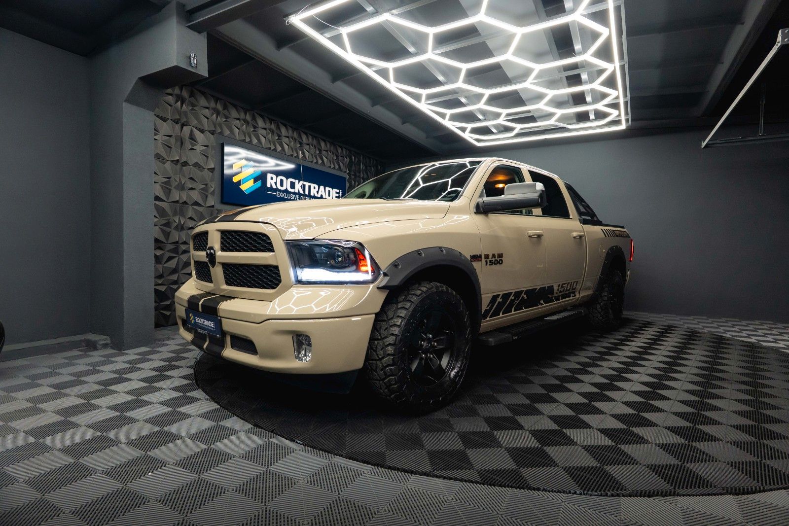 Fahrzeugabbildung Dodge RAM 5.7 V8 HEMI 4x4 Offroad Night LONGBED *LPG*