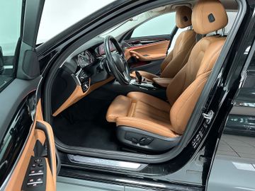 Fahrzeugabbildung BMW 520d xD Sport Line DAB Kamera NaviPro HUD Alarm