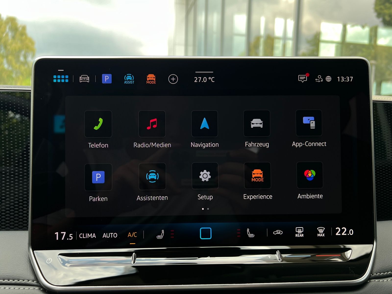 Fahrzeugabbildung Volkswagen Tiguan LIFE 1.5 eTSI DSG *AHK, LED Plus, Kamera,
