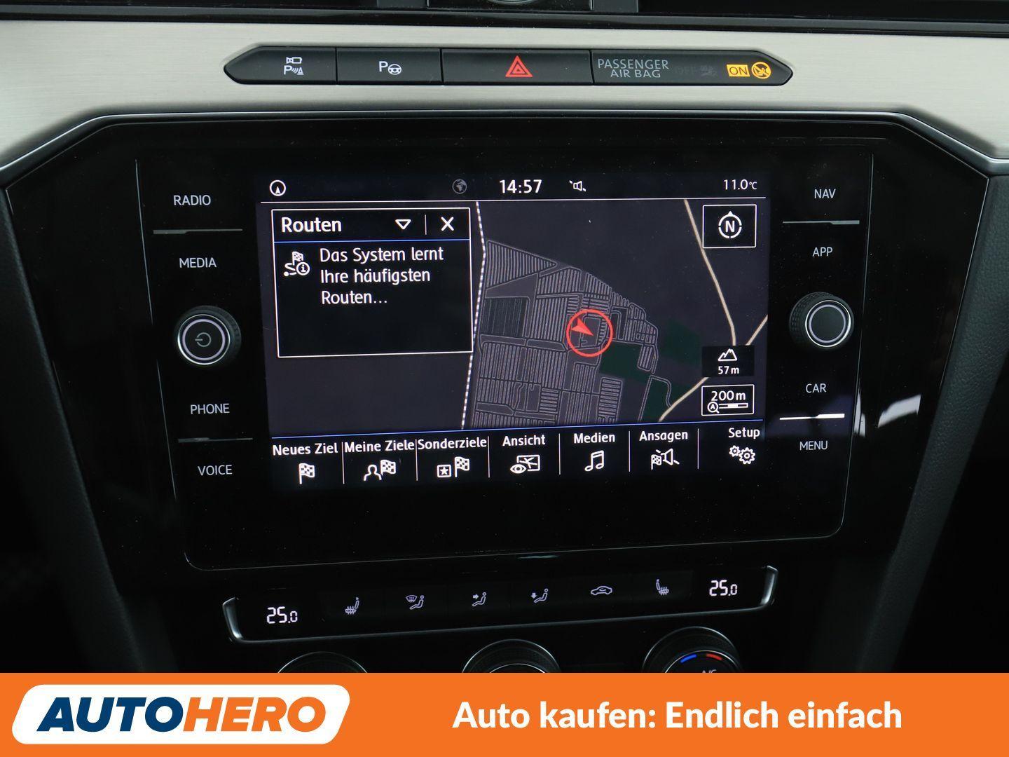 Volkswagen Passat 1.5 TSI ACT Highline Aut.*NAVI*LED*PDC*