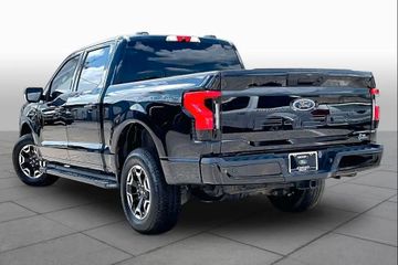 Ford F 150 Lightning XLT 2025 schwarz im Vorlauf