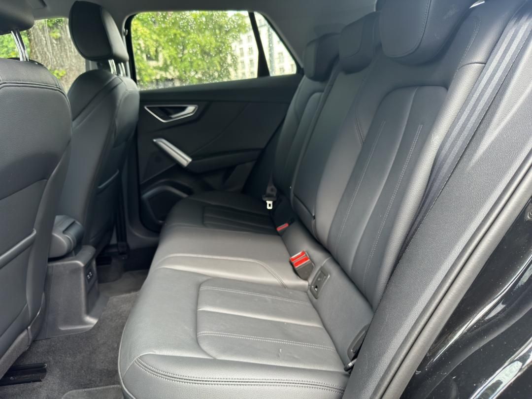 Fahrzeugabbildung Audi Q2 S line 35 TFSI S tronic Fahren Parken Leder