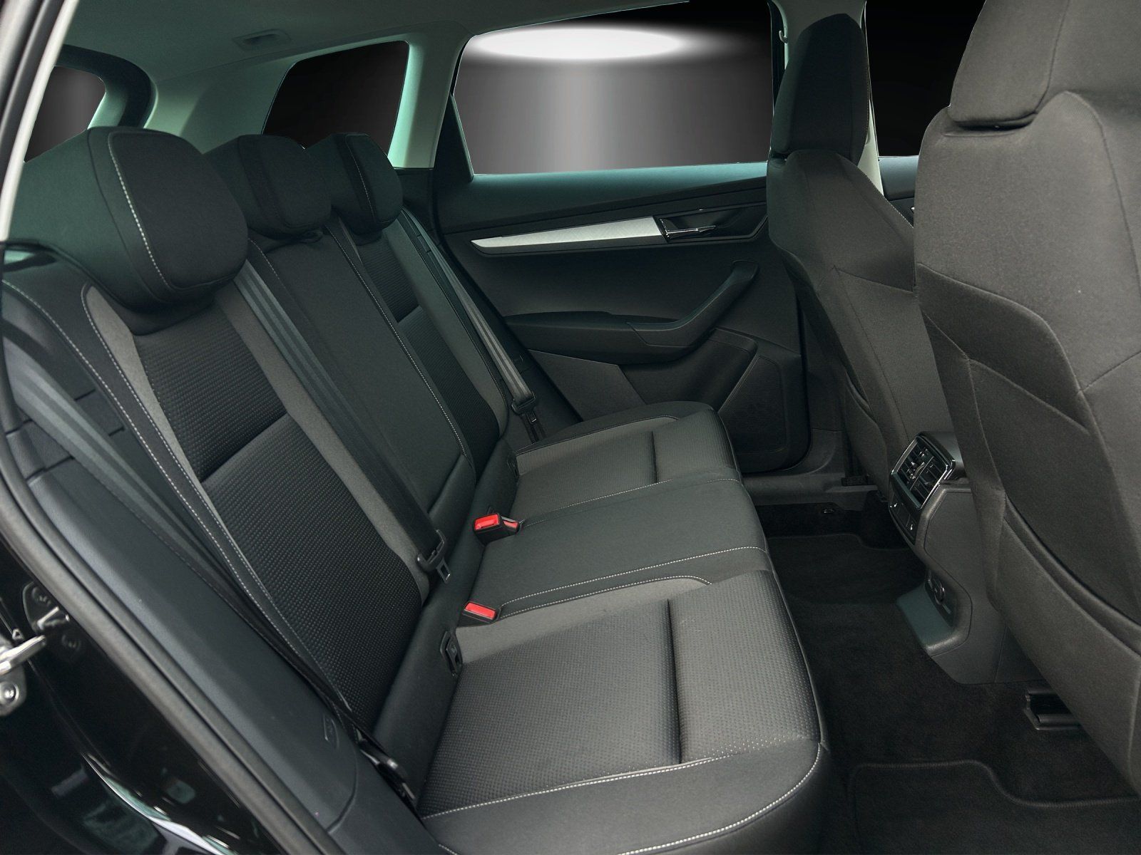 Fahrzeugabbildung SKODA Karoq Tour 2.0 TDI 4x4 DSG/LED/ACC/AHK/KAMERA