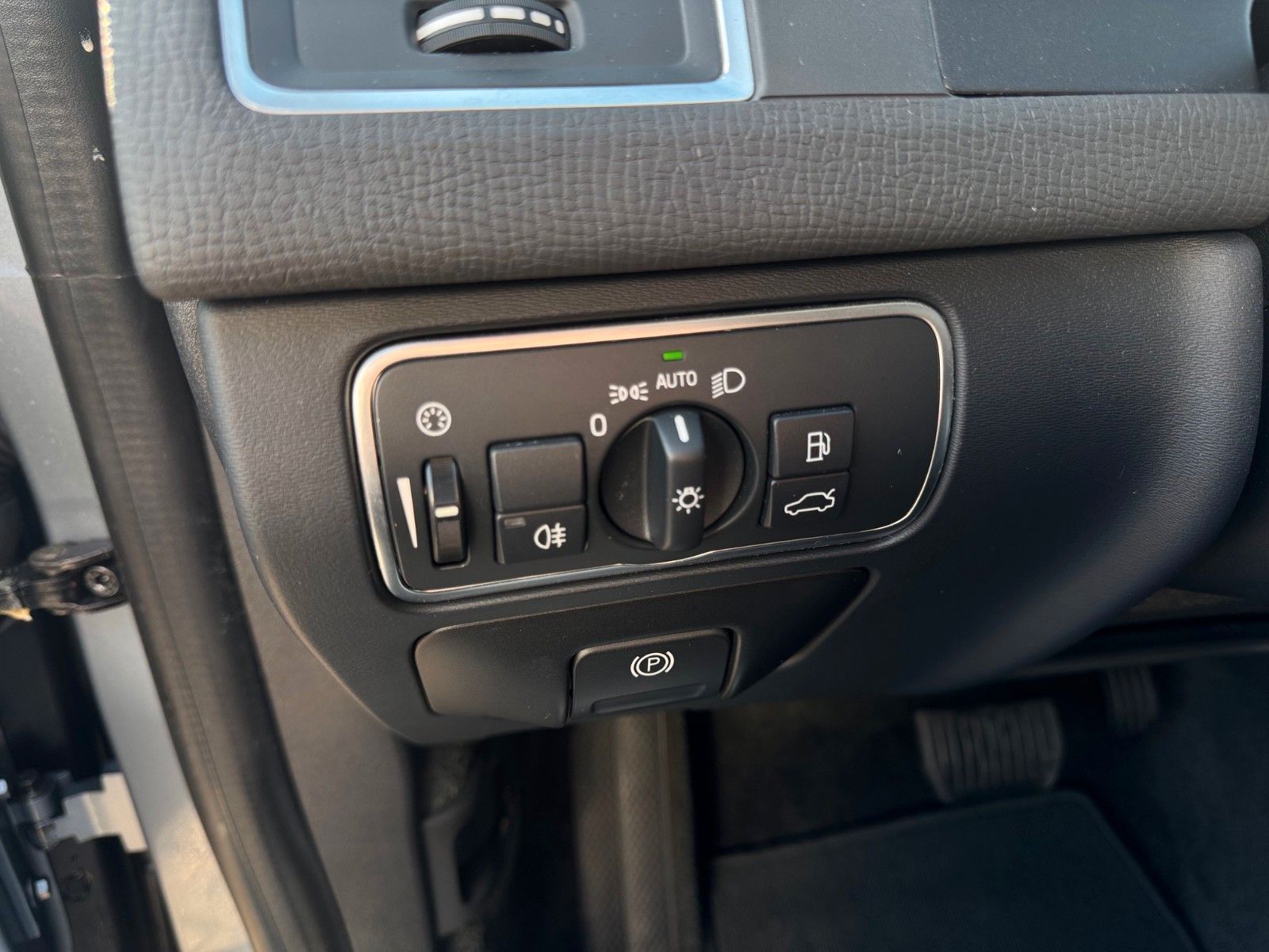 Fahrzeugabbildung Volvo XC60 Summum AWD 306PS NAVI LEDER SITZHZG AUTOM.