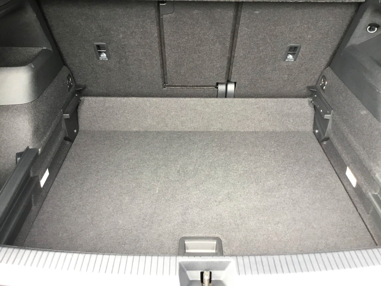 Fahrzeugabbildung Volkswagen Tiguan 1.5 eTSI DSG Elegance+AHK+Navi+18"+Kamera
