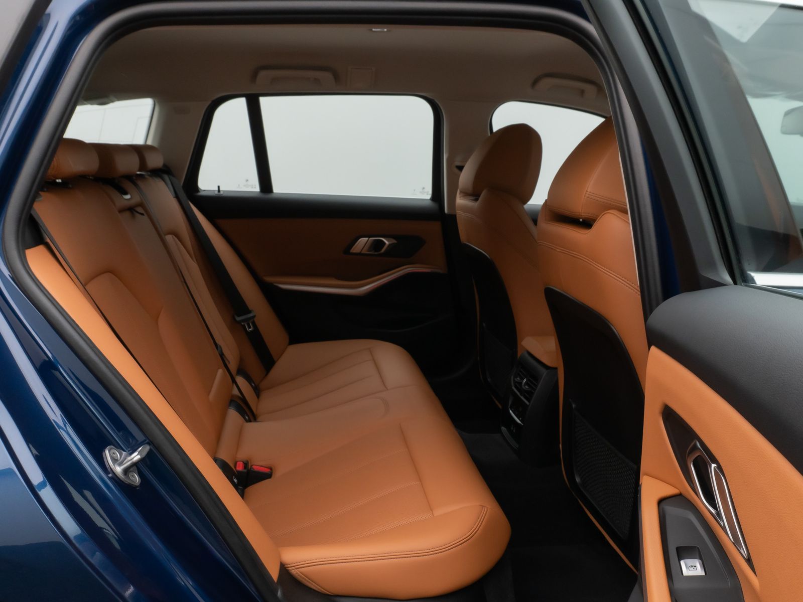 Fahrzeugabbildung BMW 320d Individual DAB HiFi Leder AHK Alarm Sport