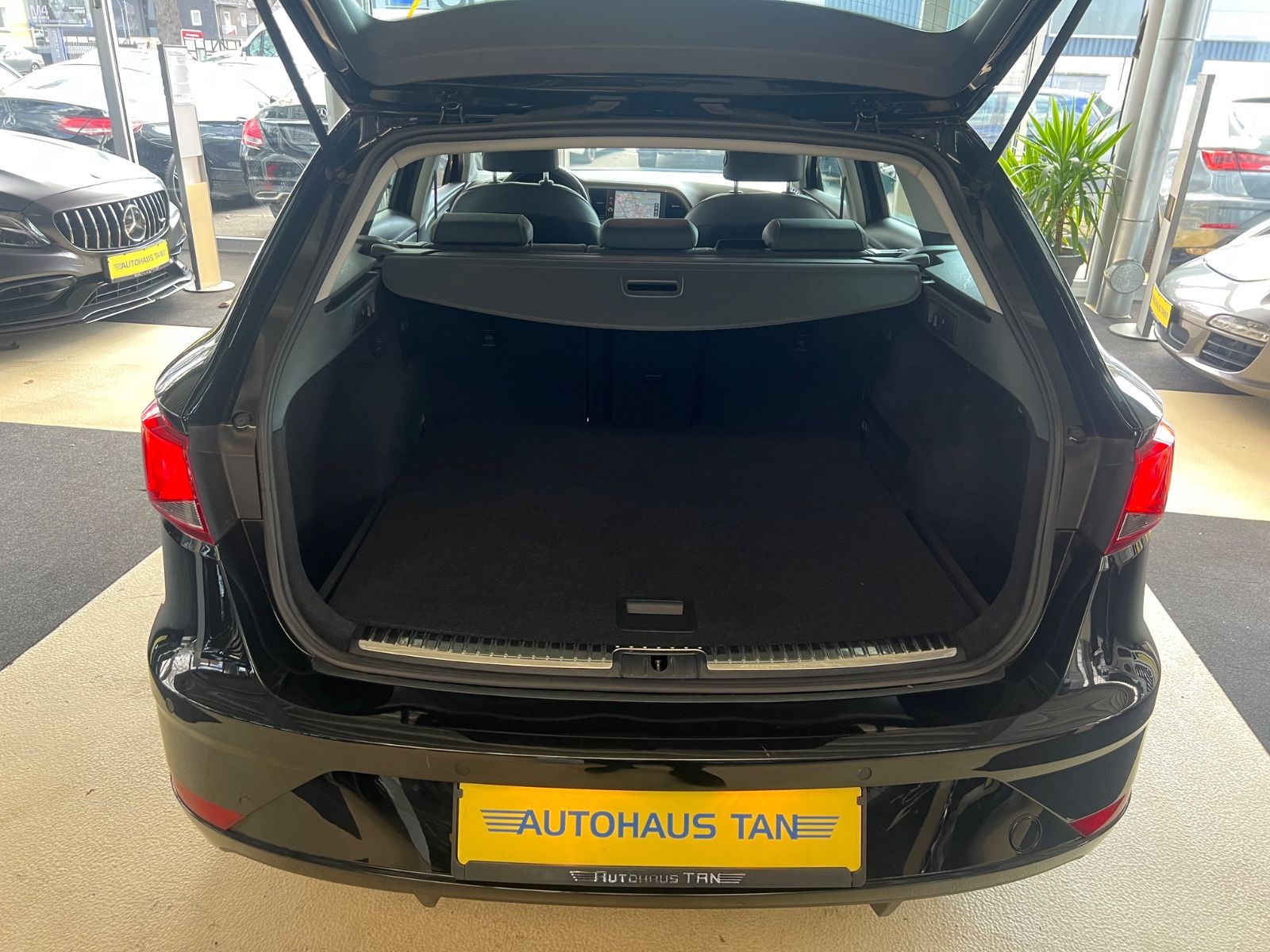 Fahrzeugabbildung SEAT Leon ST 1.4 TSI Style * 1.HAND *ALCANTARA*NAVI*