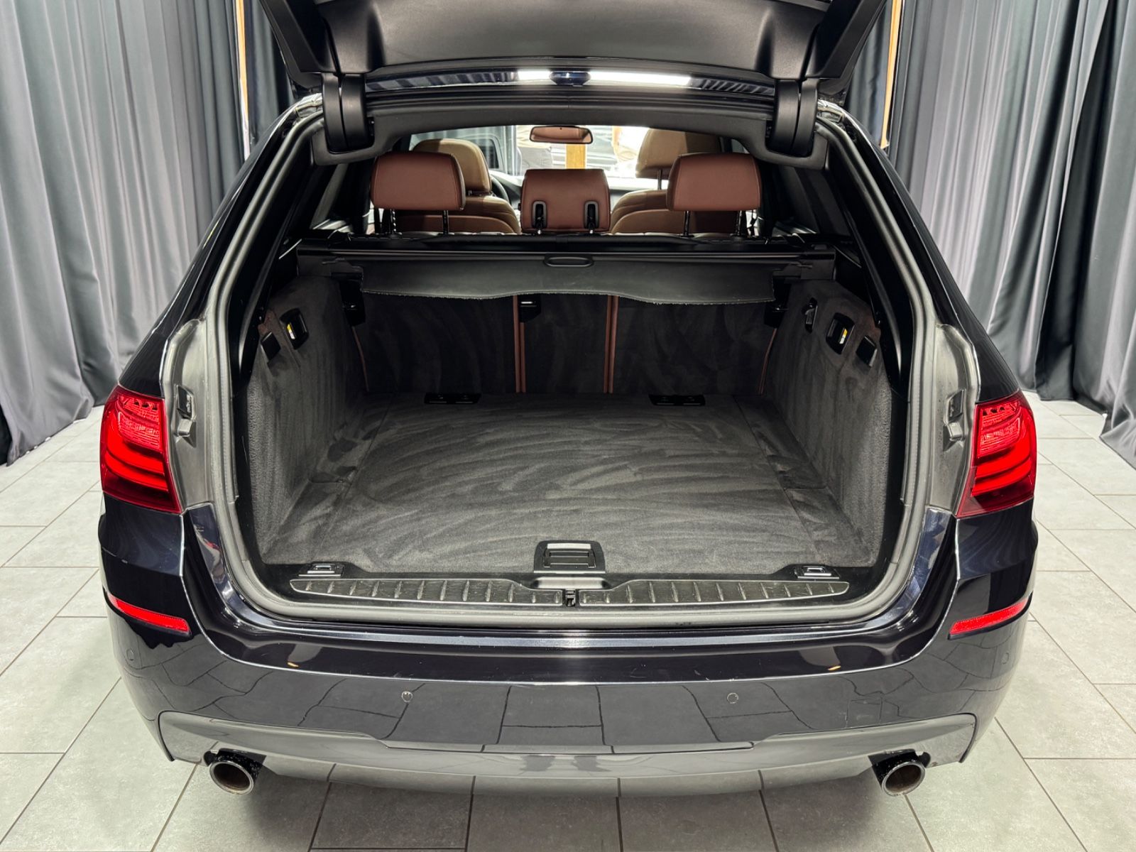Fahrzeugabbildung BMW 535 d xDrive Touring|KOMFORTSITZE|PANO|M-PAKET|