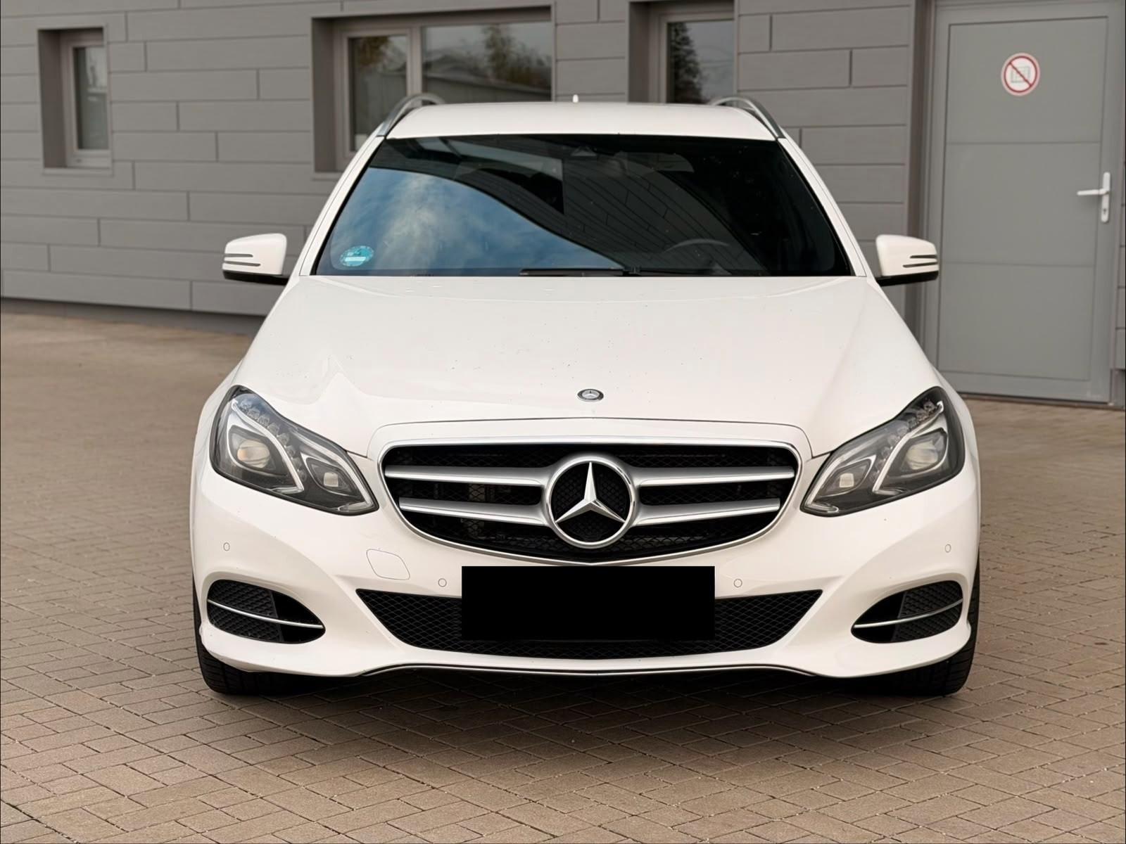 Mercedes-Benz E350 2014 — вигляд ззаду