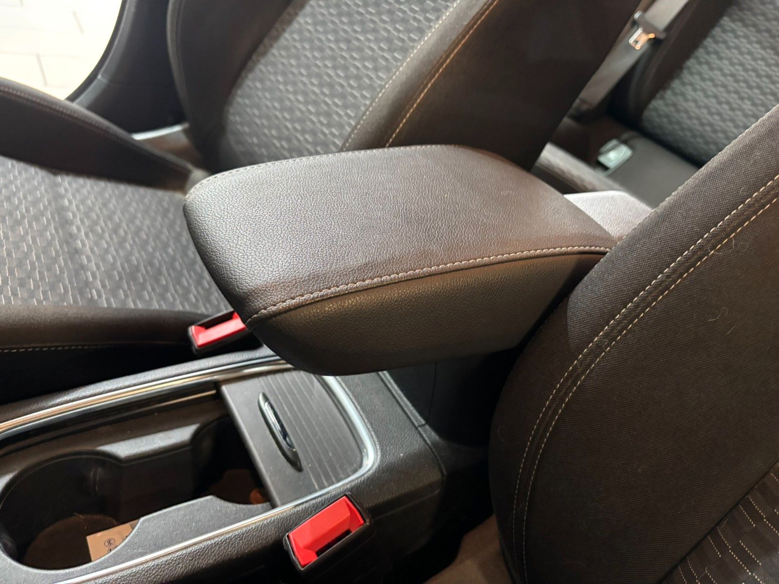 Fahrzeugabbildung Opel Astra K 1.4T 120-JAHRE KAMERA/SHZ/LHZ/ALU/ALLWET