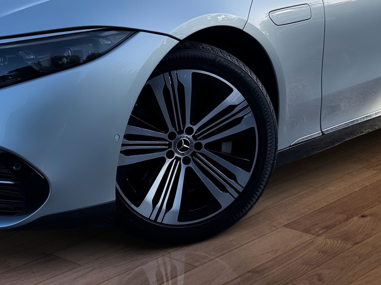 Fahrzeugabbildung Mercedes-Benz EQS 450+ AIRMAT+PANO+DISTR+360+MEMO+PROJ.LIGHT++