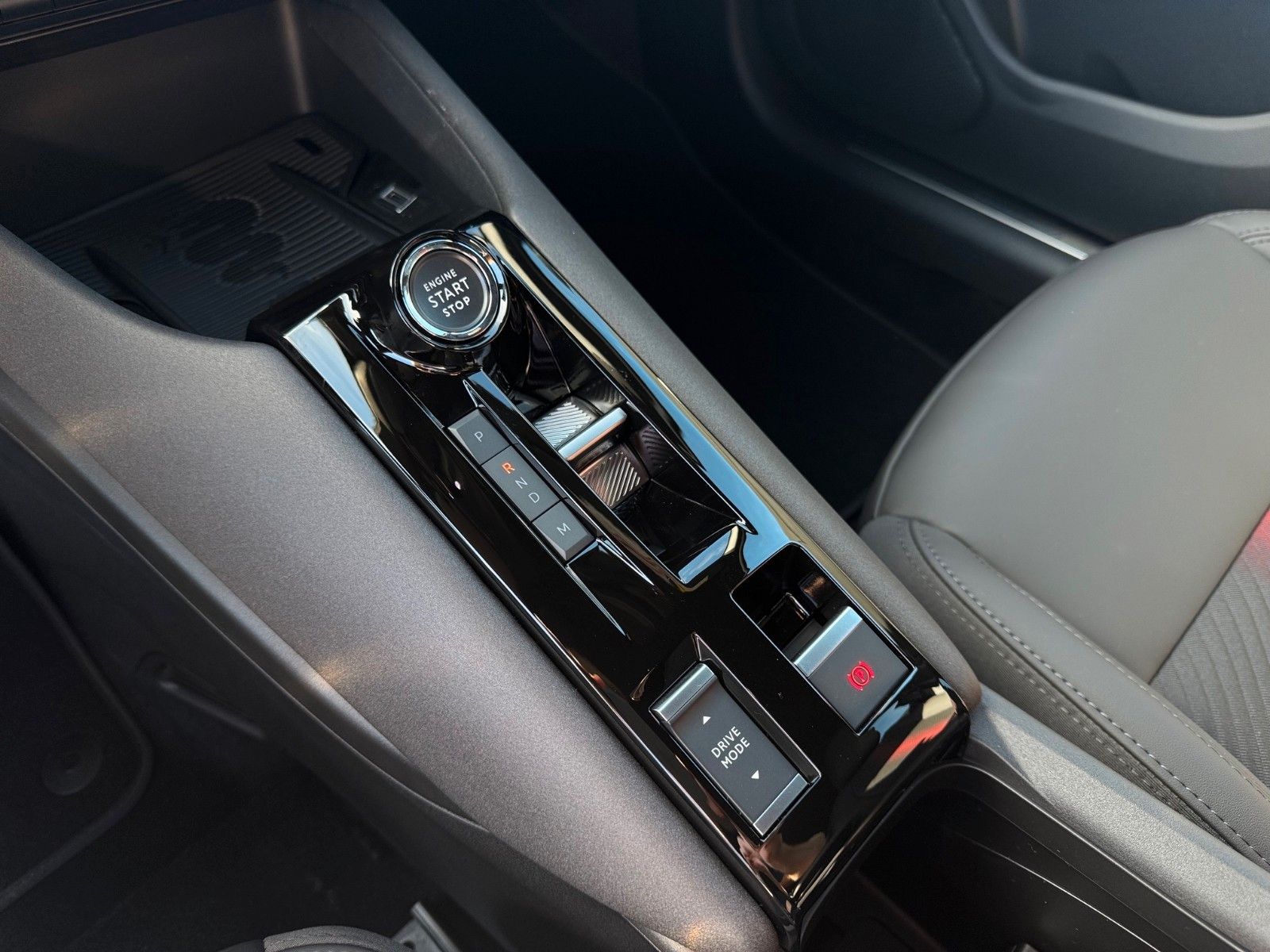 Fahrzeugabbildung Alfa Romeo Junior Ibrida Speciale 145PS Navi Kamera Massage