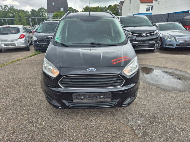 Ford Tourneo Courier Titanium Motor startet und geht