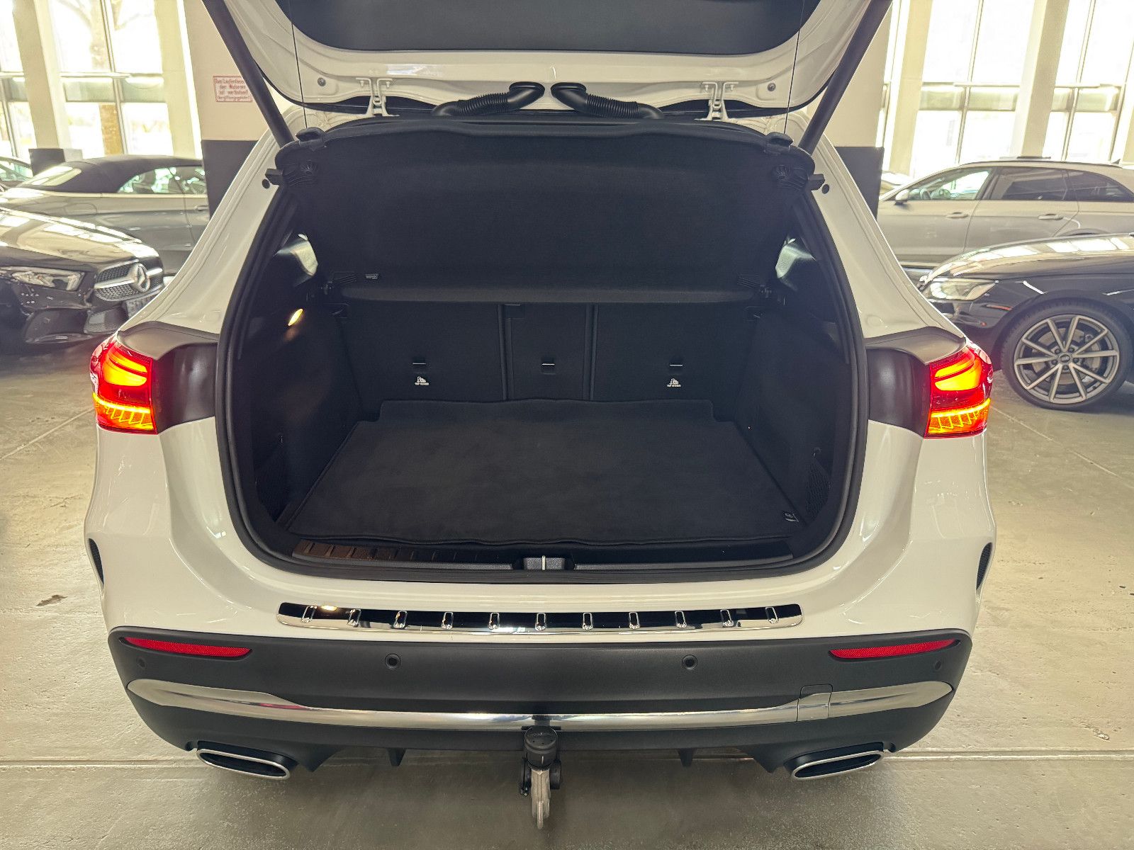 Fahrzeugabbildung Mercedes-Benz GLA 200 d 8GT AMG LINE PLUS MBUX DISTRONIC 19ALU