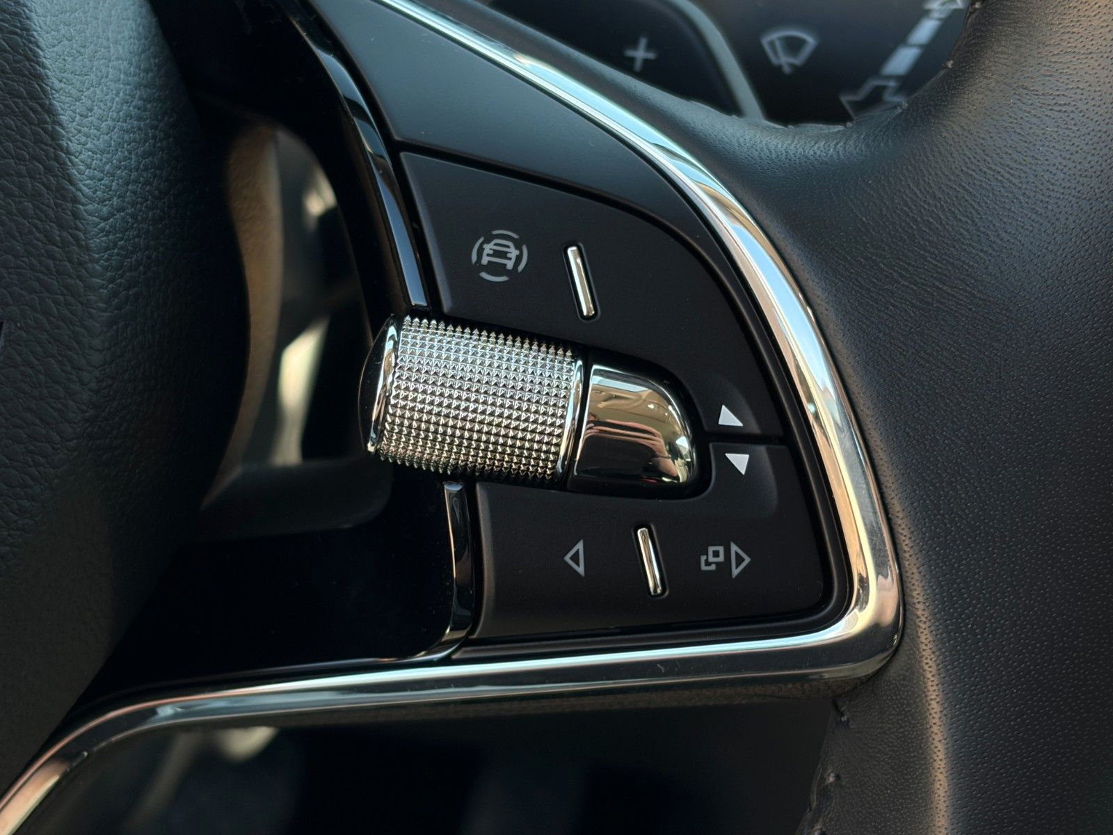 Fahrzeugabbildung SKODA Kamiq 1.0 TSI DSG Style CarPlay LED ACC CAM LHZ