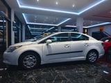 Toyota Avensis Executive PDC NAVI - Toyota Avensis Executive mit Benzin-Antrieb