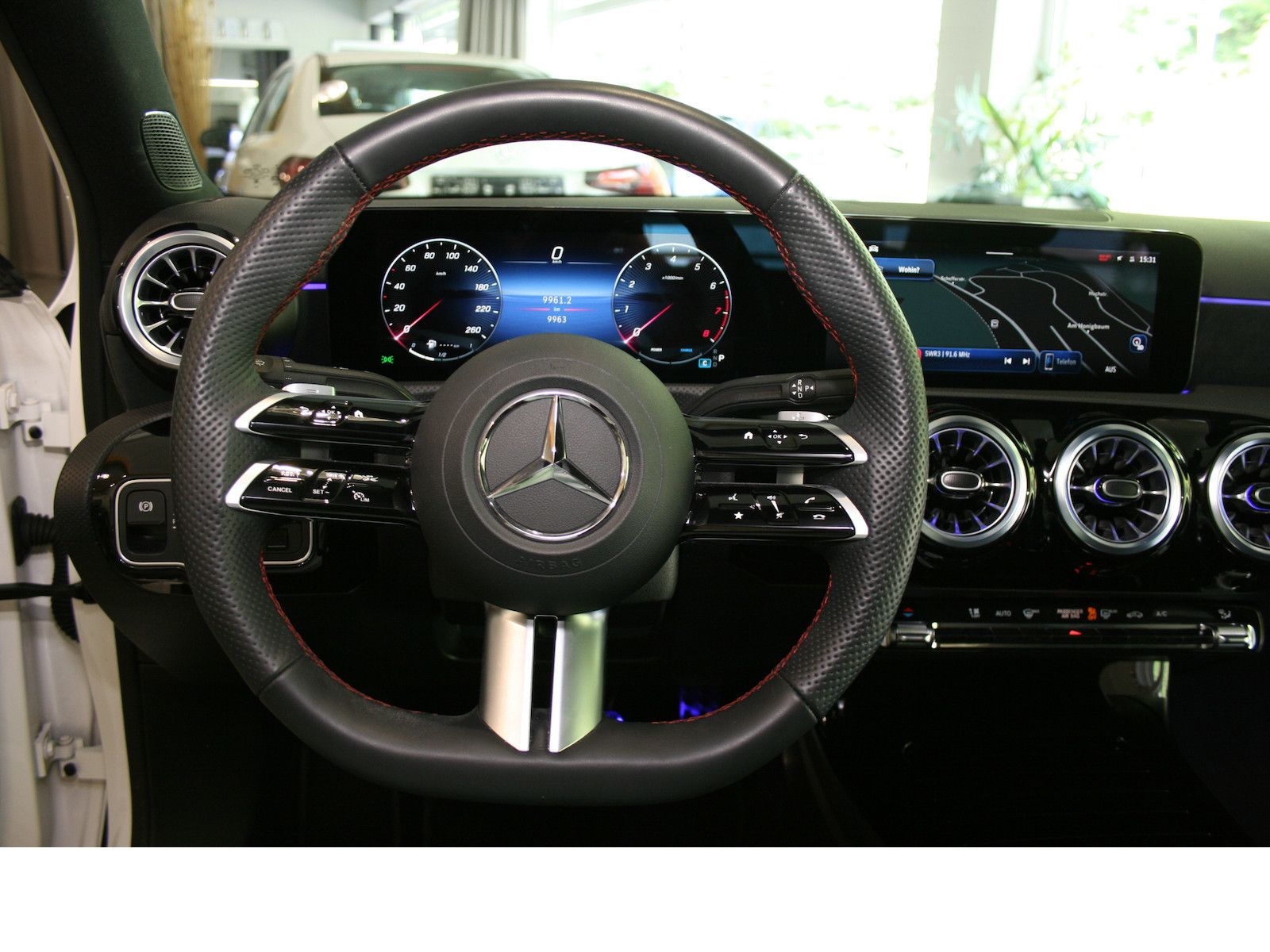 Fahrzeugabbildung Mercedes-Benz A 180 AMG Advanced Plus Limousine *Night*Ambient