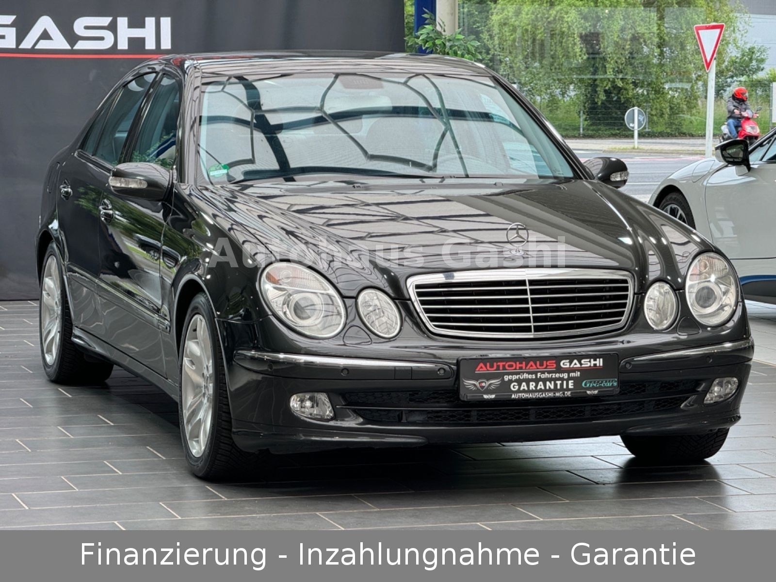 Fahrzeugabbildung Mercedes-Benz E-270 CDI*Avantgarde*Automatik*Navi*AHK*PDC