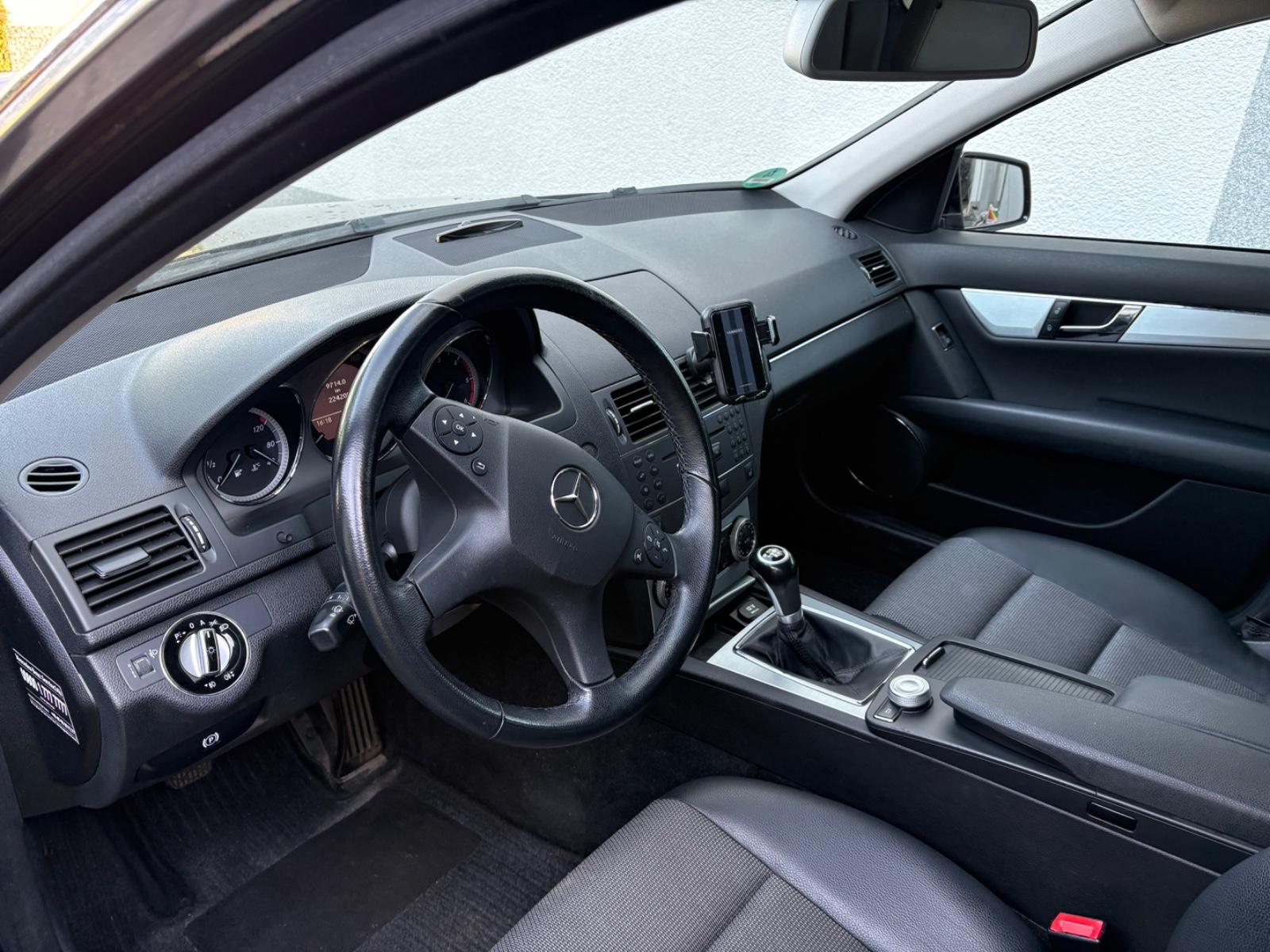 Mercedes-Benz C200 2010 — photo 9