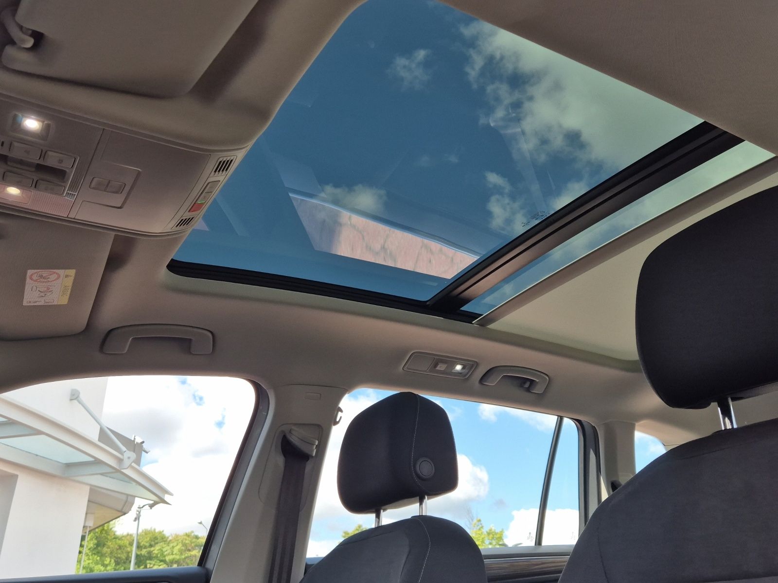 Fahrzeugabbildung Volkswagen Tiguan Allspace TSI Elegance DSG 4M Matrix Navi