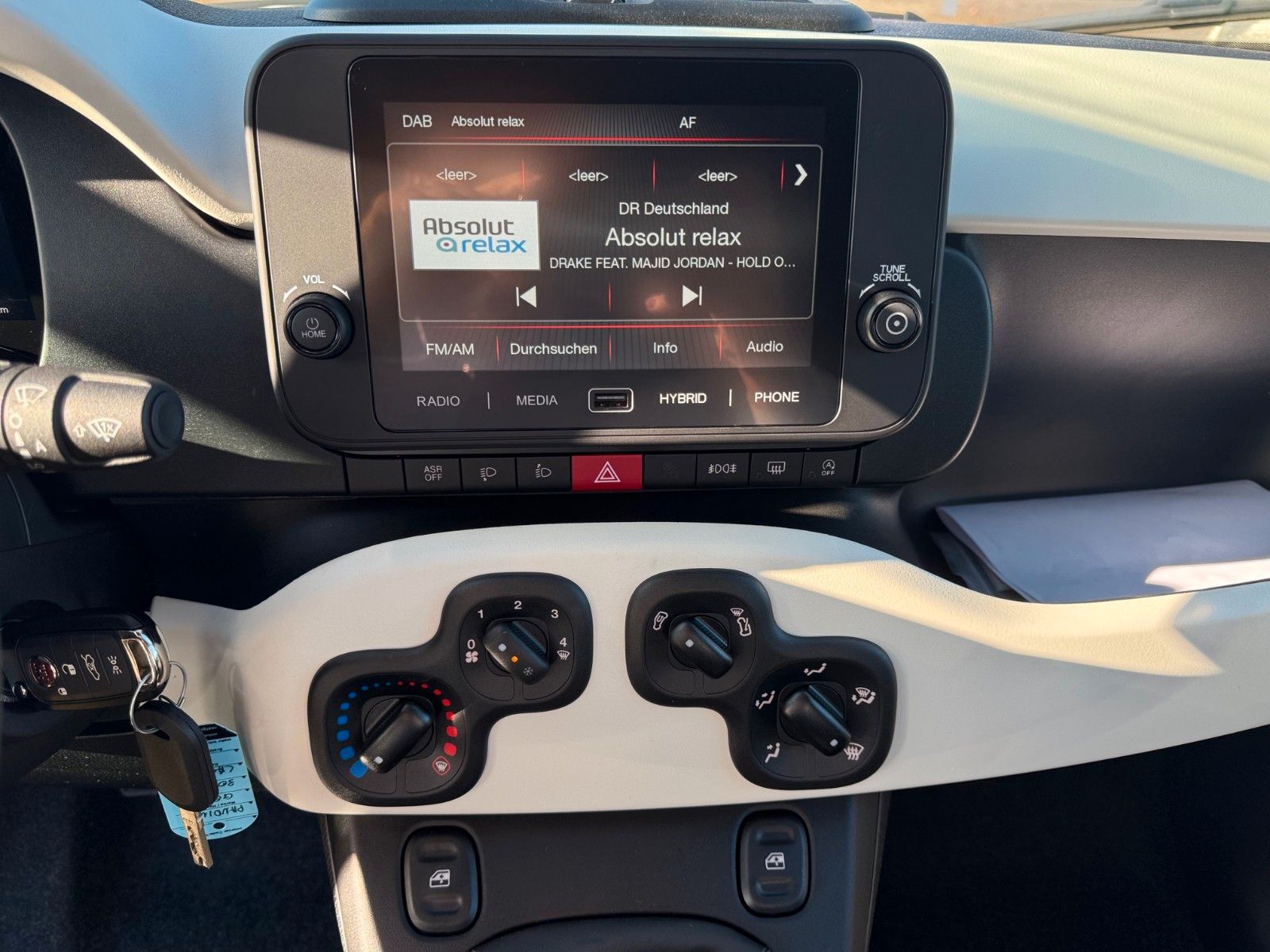 Fahrzeugabbildung Fiat PANDA PANDINA CROSS HYBRID 1.0 GSE PDC CARPLAY