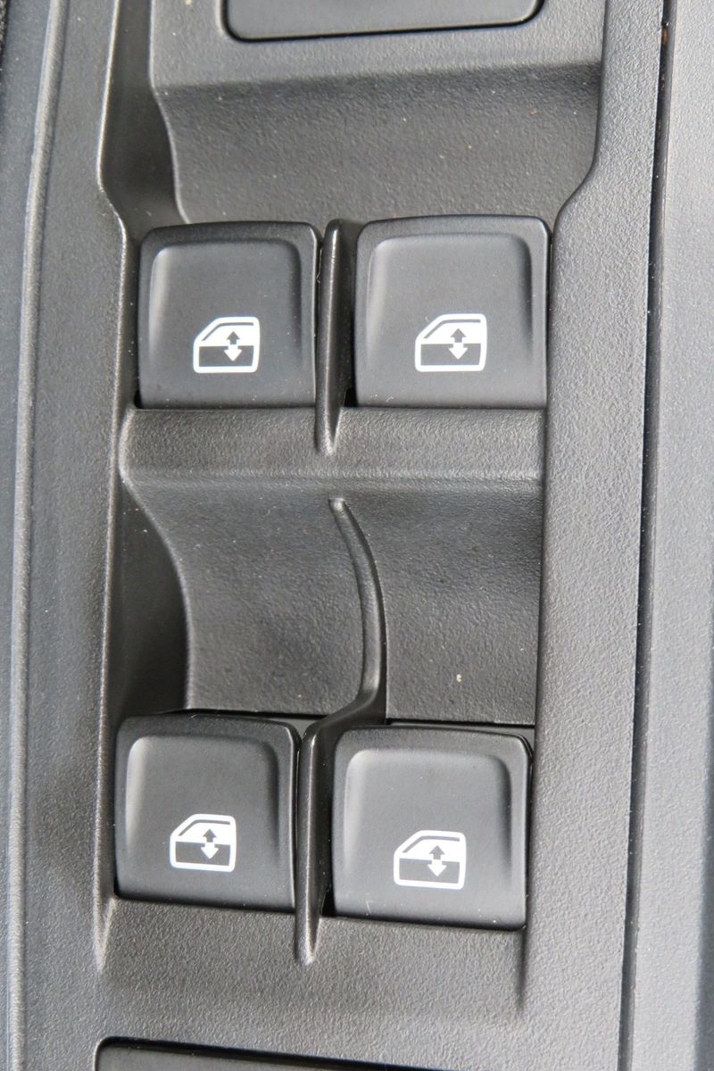 Fahrzeugabbildung Volkswagen T-Roc Life NAVI ACC SITZH. LED APP-CON. 1.H
