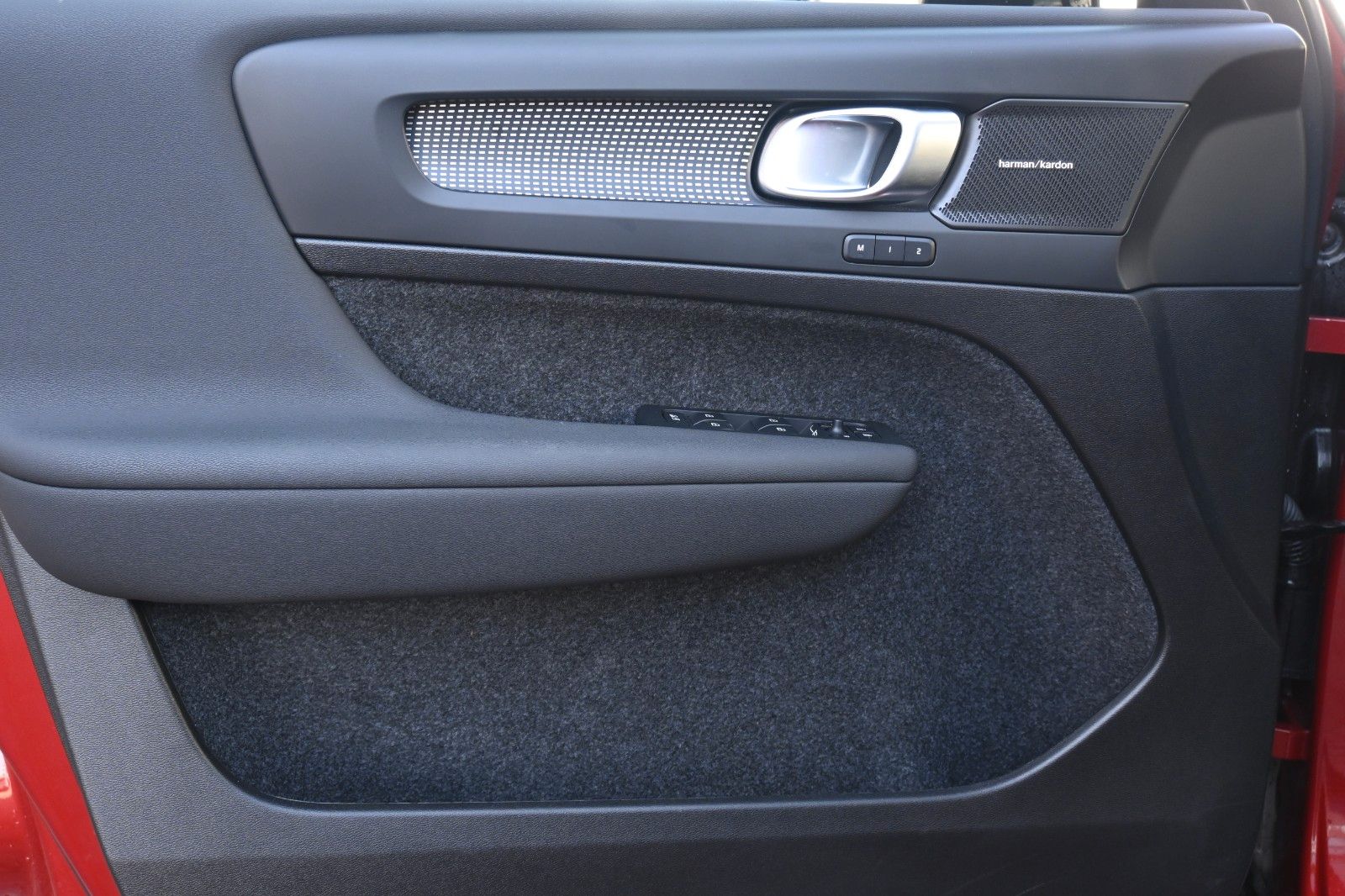 Fahrzeugabbildung Volvo XC40 B3 Plus Dark*LED*PANO*360*H&K*BLIS