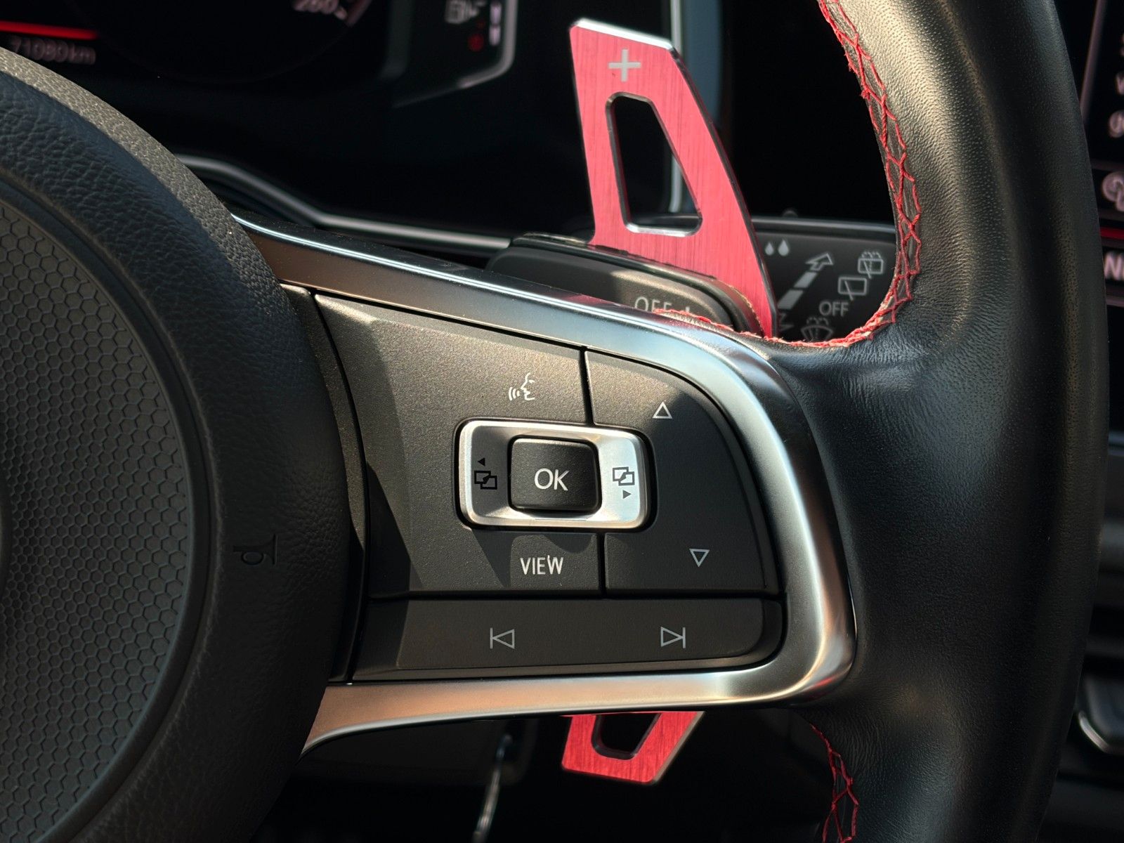 Fahrzeugabbildung Volkswagen Polo VI GTI 2.0 TSI DSG KW ACC PDC SHZ CarPlay