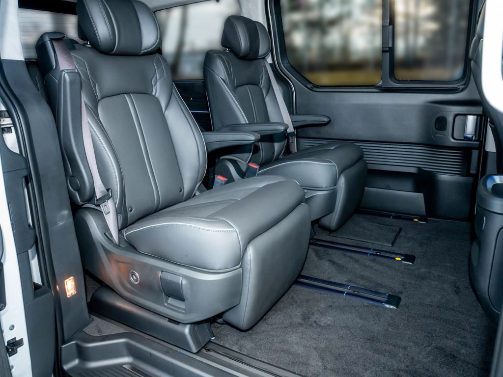 Fahrzeugabbildung Hyundai STARIA 7-Sitzer HEV SIGNATURE Panoramadach