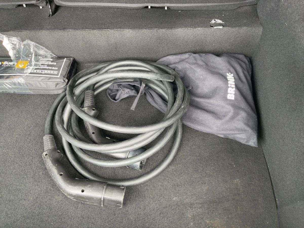 Fahrzeugabbildung Renault ZOE INTENS Batteriemiete R135 Z.E. 50 AHK abnehm - mit KI generiert/bearbeitet